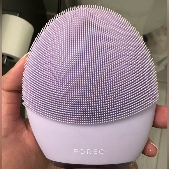 NWOT Foreo Luna 3 Smart Facial Cleansing and Firming Massage Brush - Picture 7 of 7